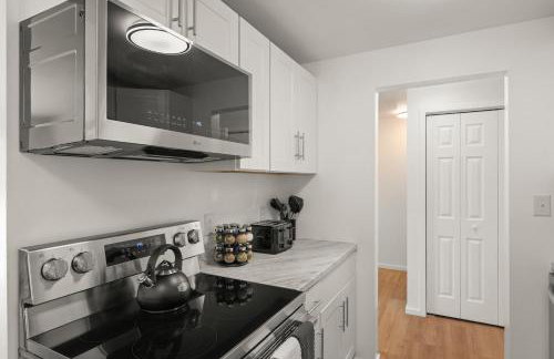 Gray Oasis 1 Bed Apartment in Fremont - Photo 11