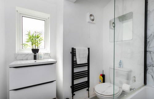 Contractors Stay - Free Parking - Fast WiFi - Sleeps 4 - Foto 24