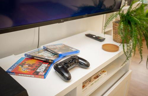 Doctors Lane- Modern 3 Bedroom Contractor Family House With Parking - Photo 36