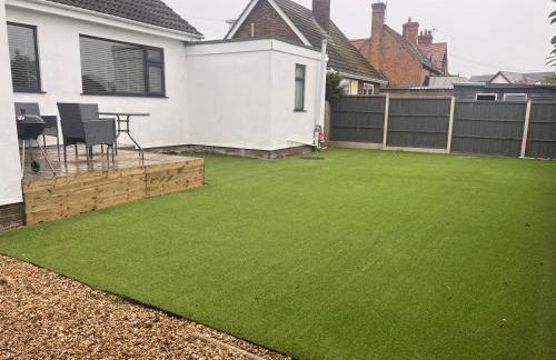 Pet-friendly - 2 Bedrooms Bungalow hot tub Parking - Foto 7