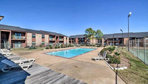 Game Day Retreat Pool Access, 2 Mi to Texas A and M - Foto 3
