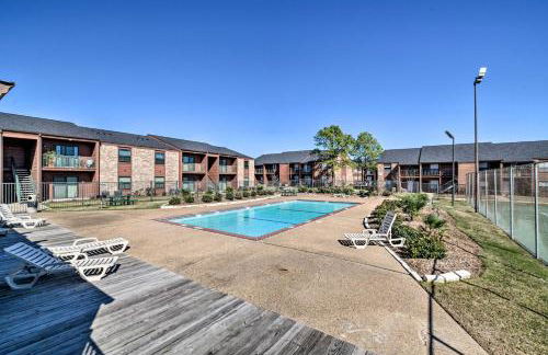 Game Day Retreat Pool Access, 2 Mi to Texas A and M - Foto 3