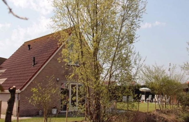 Appealing Bungalow With Garden - Photo 63