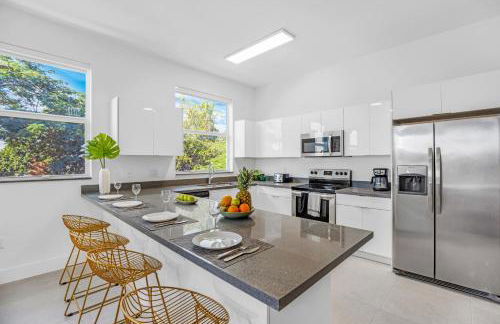 Up to 12 Guests! Modern villa near Wynwood - Photo 33
