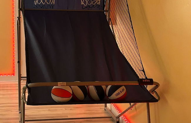 Mansion w 10 Bedrooms Pool and Theater - Foto 46