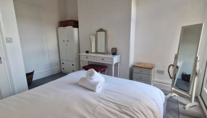 Restful Harbourside Apartment with Garden - Foto 2