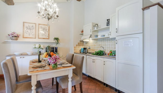 Maria Farmhouse Apartment in Wine Resort in Lucca - Foto 5, Habitación