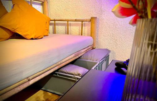 Stay by Home Deluxe Apartment WiFi-PS4-TV-Loft-Bath-Kitchen - Foto 8