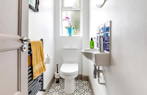 Wisteria Apt Spacious 3BR & Balcony - Photo 10