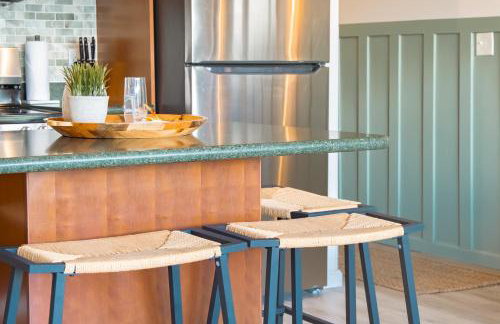 Mountain View Condo with King or Queen Bed and Parking - Photo 88