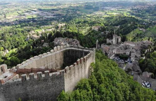 Modern Farmhouse in Pagnano Italy Near Forest - Foto 38