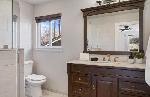 Luxury Austin Retreat w Pool, Games, Sleeps 12 - Foto 29