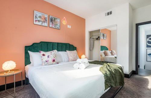 Spacious Luxury Villas in the heart of LA! Free parking and Jacuzzi - Photo 51