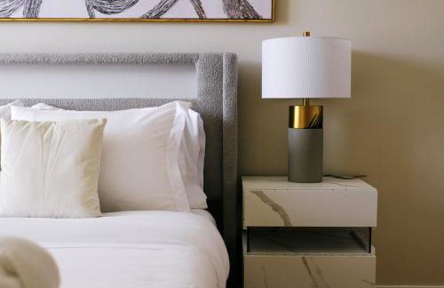 Huge Projector and Designated Workspace, Near Wrigley - Photo 19