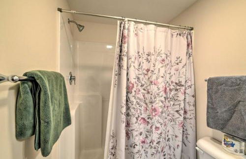 Lakefront Alton Bay Retreat with Dock Near Beaches! - Foto 11