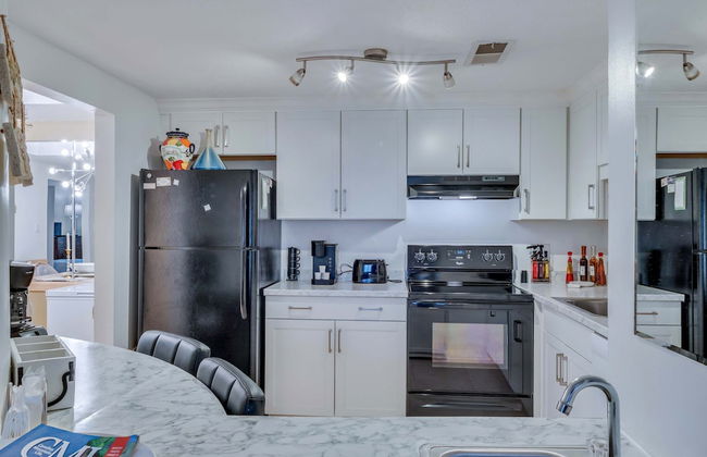 Uhost AI 2BR Condo w Balcony Great Views - Foto 9