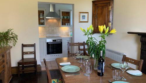 The Front Wing - Pen y Graig farmhouse, Church Bay, sea views near beach No Pets - Foto 5, stove