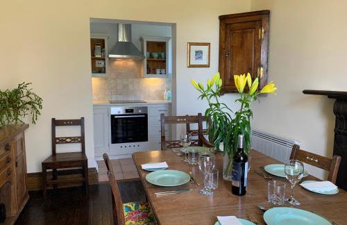 The Front Wing - Pen y Graig farmhouse, Church Bay, sea views near beach No Pets - Foto 5