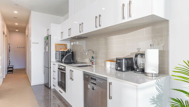 2BR CBD Gem with City Views by Zodiak Stays - Photo 4, Private kitchen