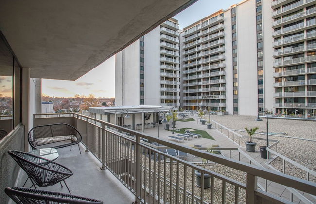 Modern Apt Near Airport & Metro - Photo 51