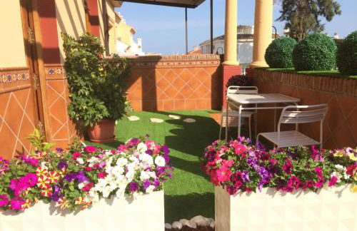 Apartment with private patio - Photo 4