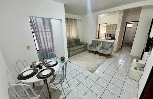 Apt3 Grande com 2 Quartos 2 cama-casal WIFI Smart TV Garagem a 1 min Rodoviaria - Foto 1