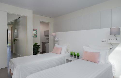 4-Bedroom Modern Villa with Sea View - Photo 43