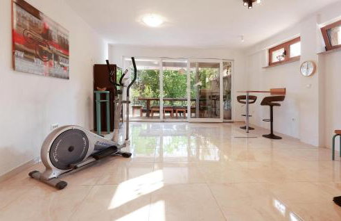 Stunning Home In Jurdani - Foto 8