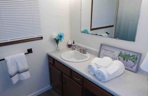 ~Como's Finest ~A Home Away From Home ~Sleeps 10 ~ - Foto 25