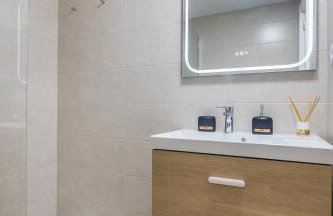 CASA ZUZA - AC, heated pool, 2 terraces, 2 bedrooms & bathrooms, tv channels - Foto 37