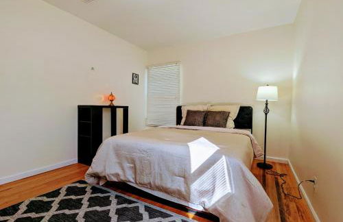Entire House,Convinient location in Los Angeles , near Universal, Hollywood, Pets Friendly, Free WIFI - Foto 17