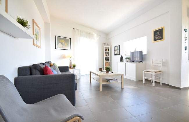 Sitting on the beach - Foto 12