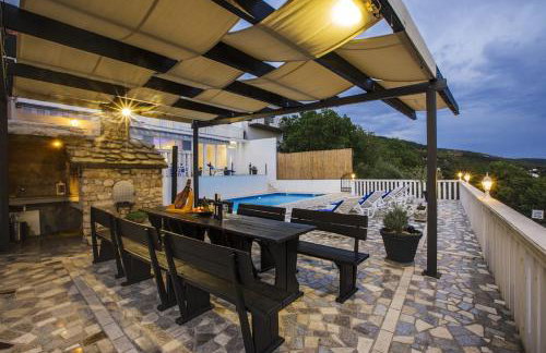 Holiday home Leko with outdoor pool and hot tub , can fit 22 people - Foto 28