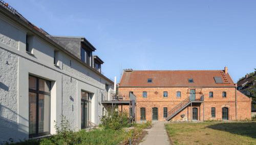 Landloft Linum - Ausgebaute Scheune mit Aussicht, Naturpool, Kamin, Sauna, Luxusausbau, handverlesene MidCentury Möbel & Kunst - Foto 5