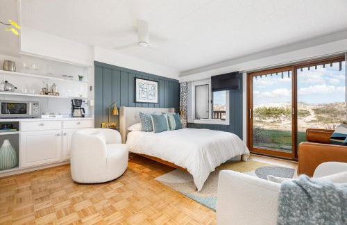 Glen Arbor Riverfront Retreat Steps to Beach! - Foto 1