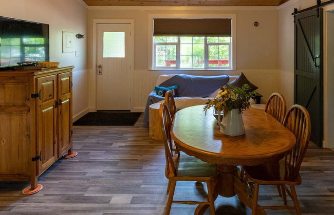 Barefoot Villas Cabin 1 Beaver w/ Hot tub - Photo 12