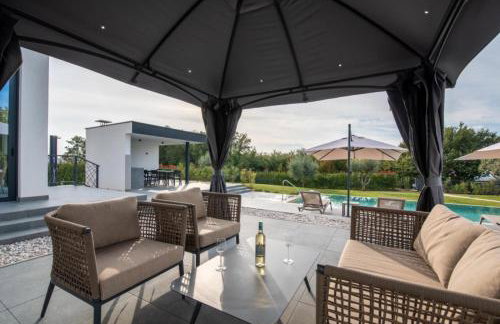 Villa Nura for 8 persons near Poreč with 36 m2 heated pool, with sauna & sea view - Foto 6