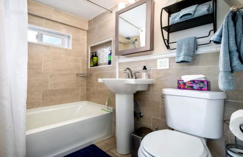 The Carriage House Chic Treetop Loft and Hot Tub - Foto 10