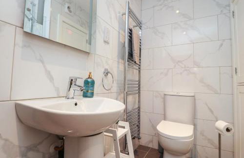 3 Hull House Cottage - Photo 14