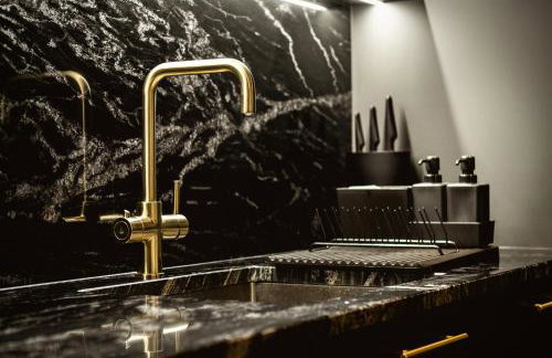 The Acacia, Luxury with Private Balcony & Two Parking Spaces - Foto 8