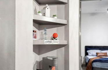 Stunning Lake Views | DART Train | Gym & Pool - Foto 10