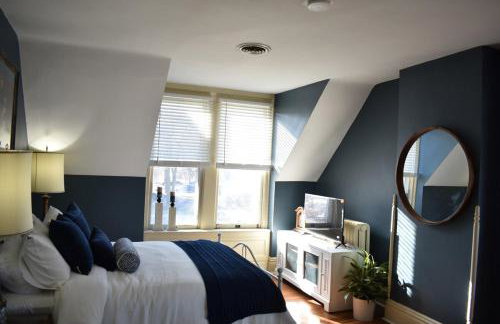 Historic Manor Overlooking Park - Foto 26