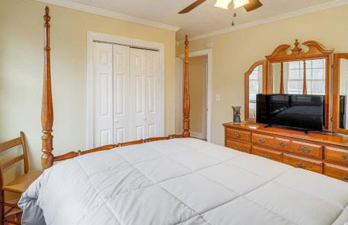 Charming Milton Home with Porch - 5 Mi to VIR! - Foto 12