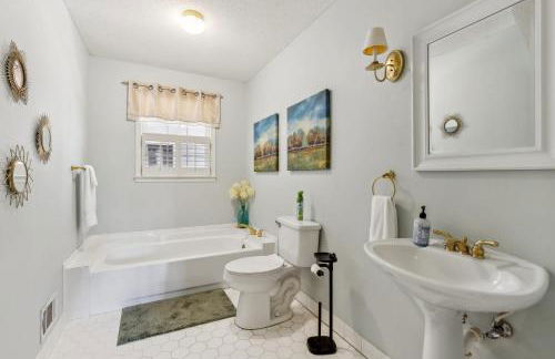 Exquisite 5-BR Estate on 7 Acres with Private Pond - Foto 26