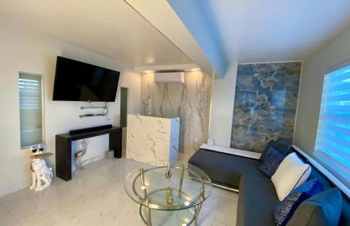 Luxurious remodeled direct Waterfront apartment with Miami skyline view- Free parking- 5min drive to Miami Beach - Foto 19