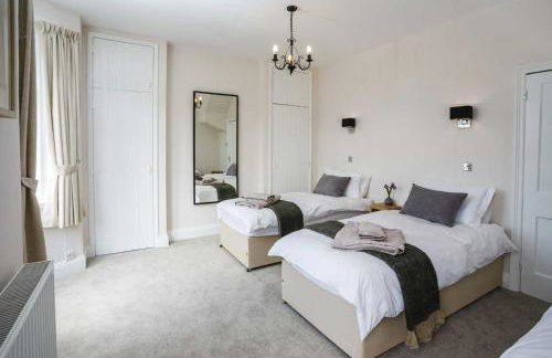 Stylish Central Bath House with five bedrooms - Photo 23