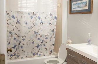 Lakefront Cottage with Private Hot Tub! - Foto 18