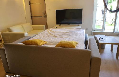 Gîte Coté Village - le cœur du village avec piscine - Foto 10