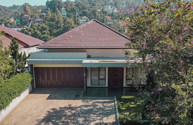 Chamomile Hill View 6BR Villa pool and movie room - Photo 38