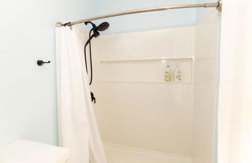 Charming & Newly Renovated 2BR in St Albans - Foto 20